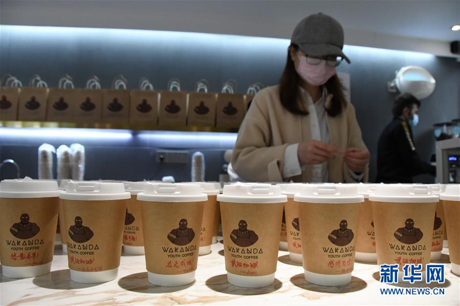 （新華全媒頭條&middot;圖文互動）（3）守望相助，堅忍不拔&mdash;&mdash;致敬武漢戰(zhàn)&ldquo;疫&rdquo;中千千萬萬個平凡英雄