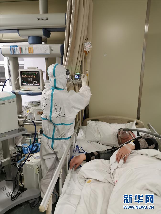 （一線抗疫群英譜&middot;圖文互動(dòng)）（4）生命之光，溫暖&ldquo;無(wú)面之交&rdquo;&mdash;&mdash;記抗疫一線重癥監(jiān)護(hù)室90后護(hù)士金鈺 