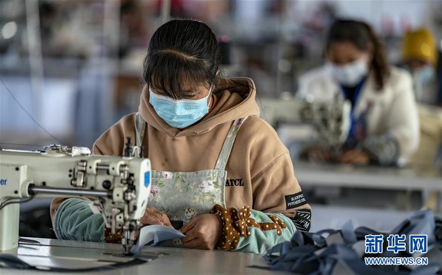 （在習(xí)近平新時(shí)代中國(guó)特色社會(huì)主義思想指引下&mdash;&mdash;新時(shí)代新作為新篇章&middot;習(xí)近平總書(shū)記關(guān)切事&middot;圖文互動(dòng)）（1）戰(zhàn)&ldquo;疫&rdquo;要?jiǎng)艜r(shí)，戰(zhàn)&ldquo;貧&rdquo;再加把勁！&mdash;&mdash;中央各部門(mén)助力脫貧攻堅(jiān)很給力