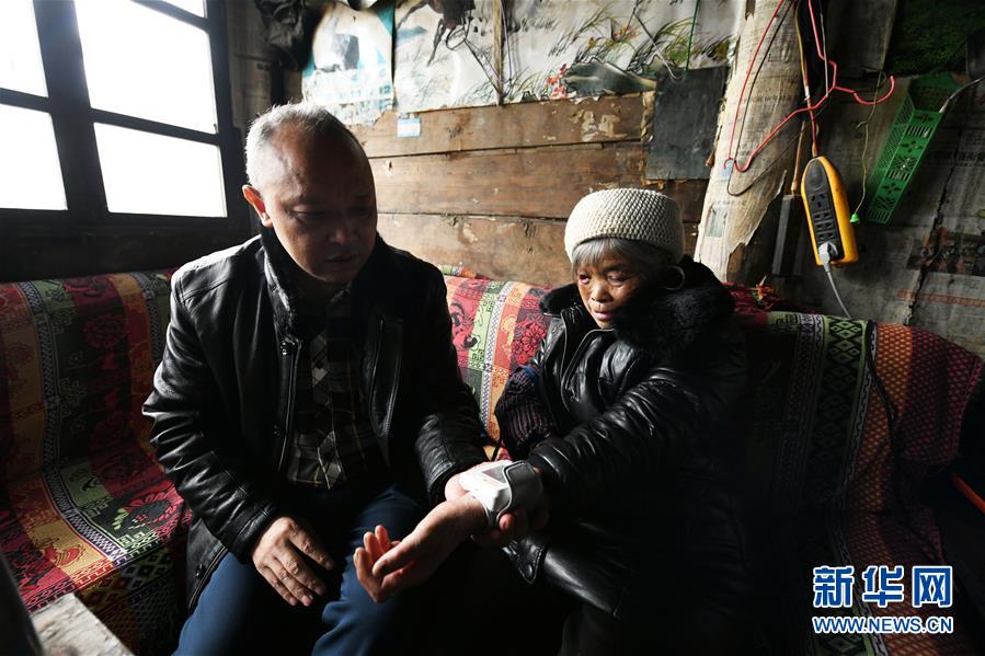 （新華全媒頭條&middot;圖文互動）（9）來自大山深處的&ldquo;移民管家&rdquo;&mdash;&mdash;記貴州正安縣瑞濠街道辦事處主任吳太璽