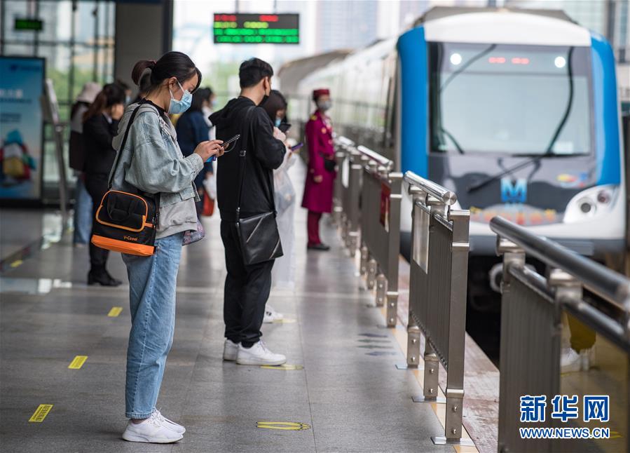 （在習近平新時代中國特色社會主義思想指引下&mdash;&mdash;新時代新作為新篇章&middot;習近平總書記關切事&middot;圖文互動）（4）疫情防控不減壓　復工復產正加速&mdash;&mdash;武漢&ldquo;解封&rdquo;滿月觀察