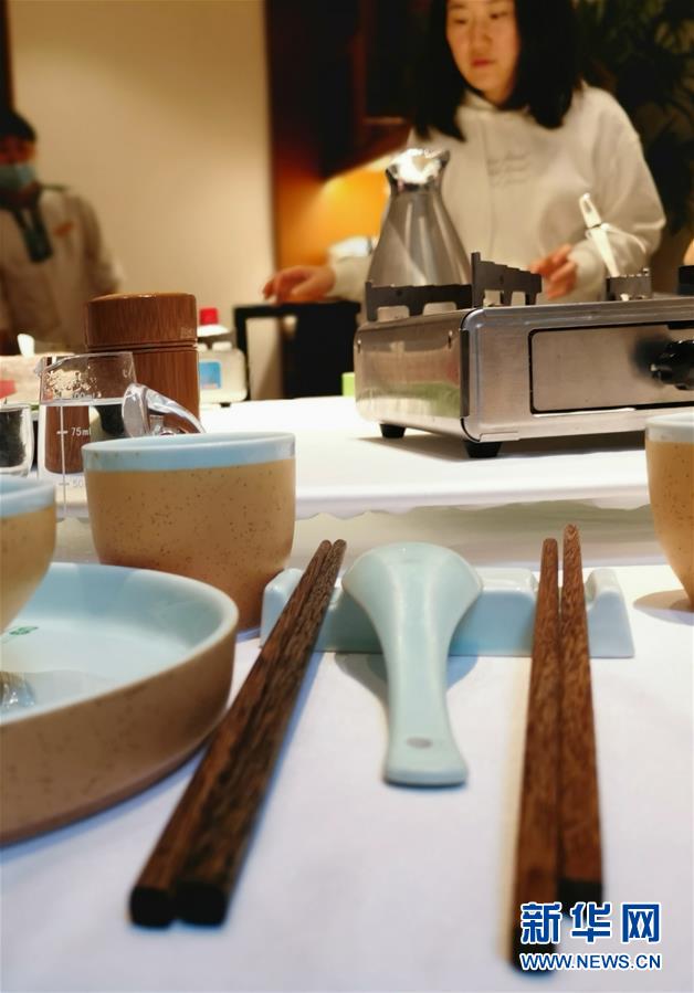 （圖文互動(dòng)）&ldquo;公筷公勺&rdquo;上桌難在哪？&mdash;&mdash;長(zhǎng)沙市部分餐飲場(chǎng)所見(jiàn)聞