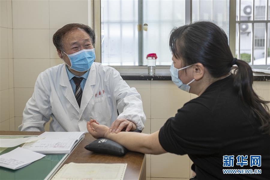 （代表委員履職&middot;圖文互動）（4）&ldquo;履職與行醫，都要精益求精&rdquo;&mdash;&mdash;全國政協委員吳煥淦履職記