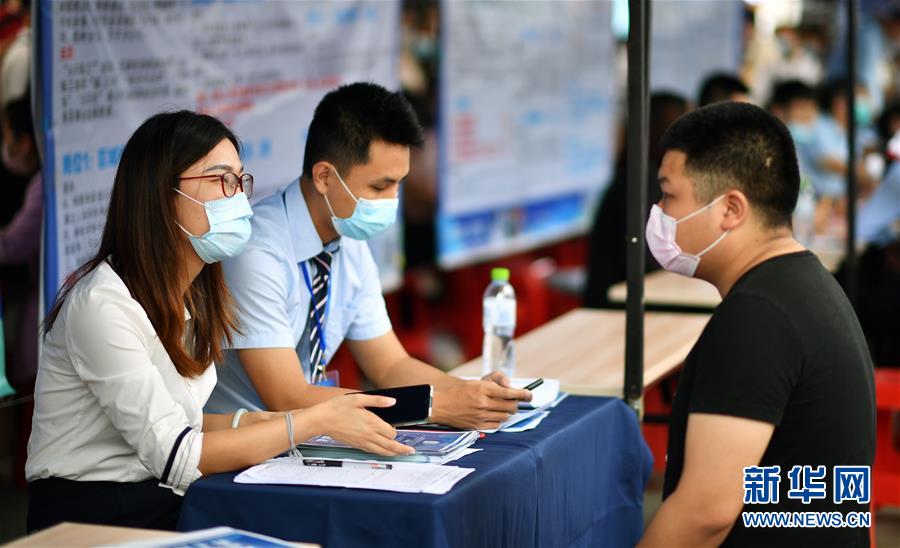 (新華全媒頭條·兩會特別報道)(4)攻堅克難贏未來——從政府工作報告看2020年中國發(fā)展走向