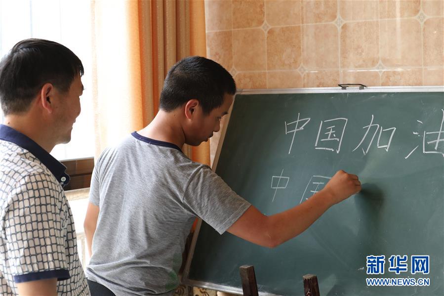 （在習近平新時代中國特色社會主義思想指引下&mdash;&mdash;新時代新作為新篇章&middot;習近平總書記關切事&middot;圖文互動）（1）在燦爛的陽光下&mdash;&mdash;少年兒童茁壯成長二三事