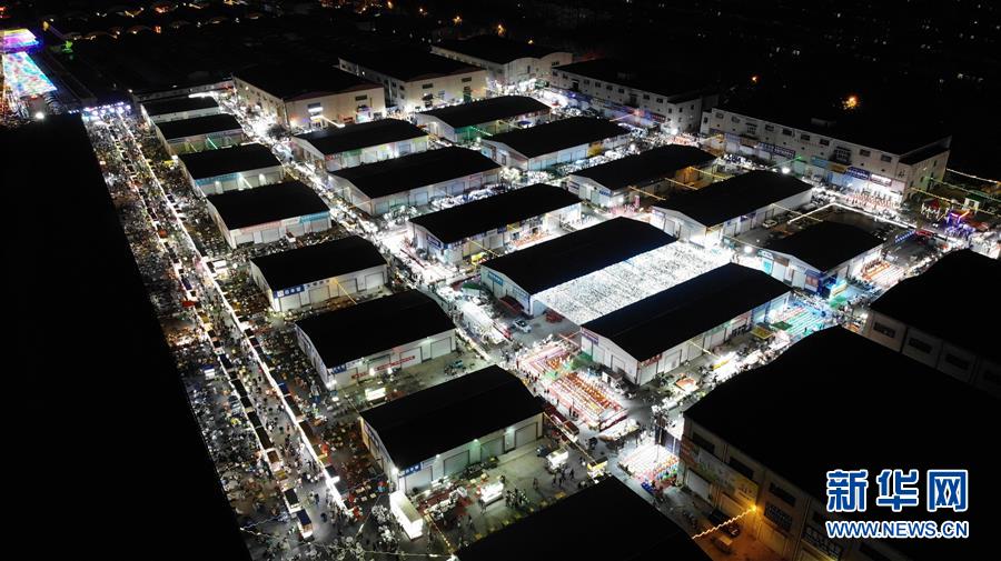 (圖文互動)(3)濟南最大地攤環聯夜市成“網紅打卡地”