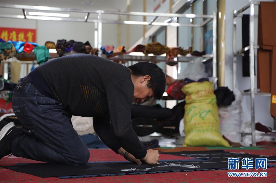 （決戰決勝脫貧攻堅&middot;圖文互動）（2）電商扶貧鋪就藏區脫貧致富&ldquo;快車道&rdquo;