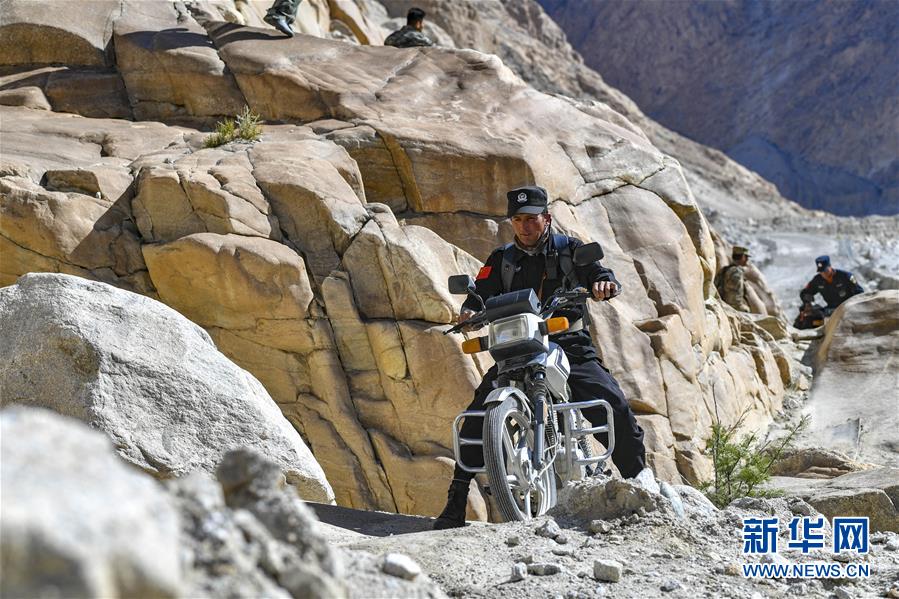 （新華全媒頭條&middot;圖文互動(dòng)）（12）飛吧，&ldquo;帕米爾雄鷹&rdquo;！