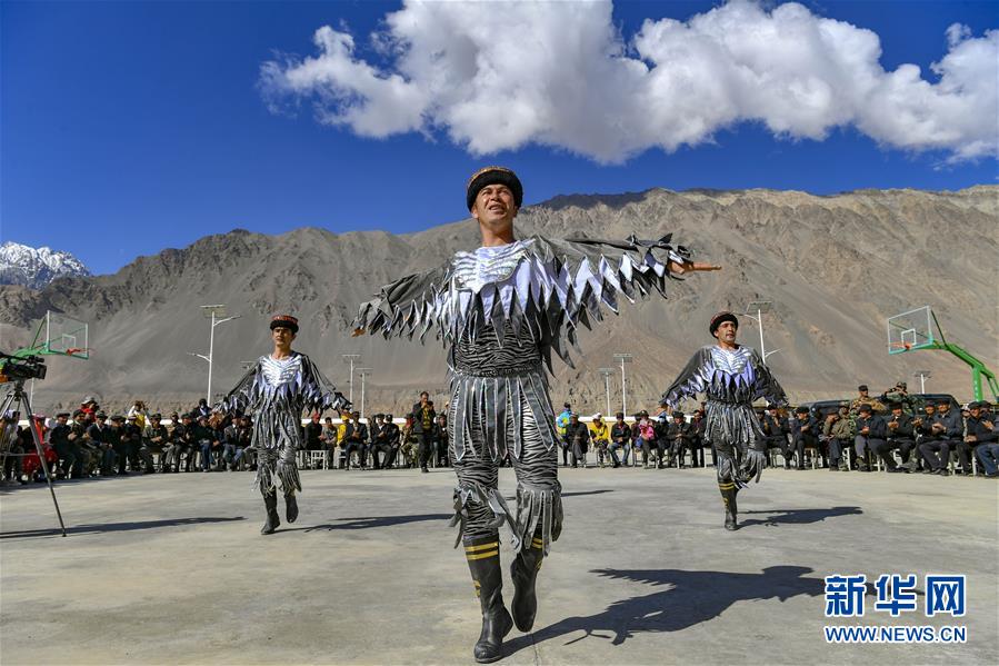 （新華全媒頭條&middot;圖文互動(dòng)）（13）飛吧，&ldquo;帕米爾雄鷹&rdquo;！