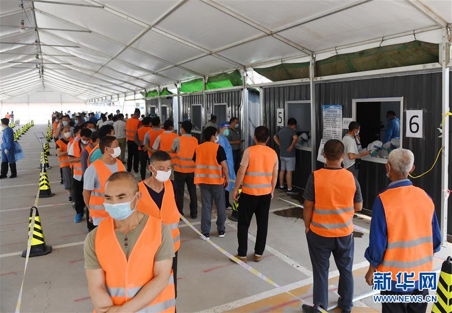 （新華全媒頭條&middot;圖文互動）（8）構筑守護城市、守護生命的堅強防線&mdash;&mdash;北京開展大規(guī)模核酸檢測