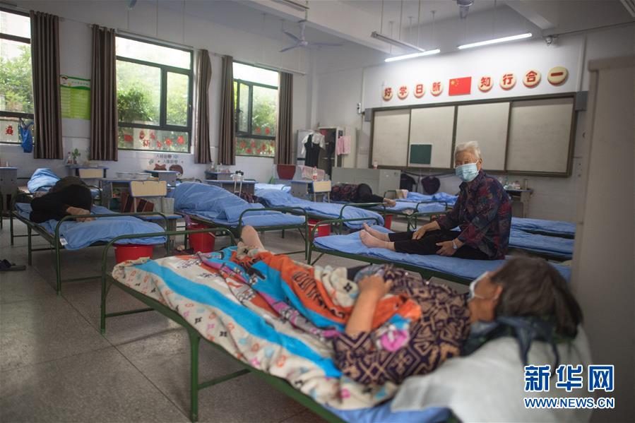 （防汛抗洪&middot;圖文互動）（4）為人民生命安全撐起&ldquo;安全傘&rdquo;&mdash;&mdash;湖北緊急轉移安置受災群眾速寫