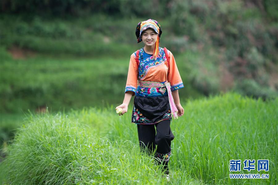 (新華全媒頭條·走向我們的小康生活·圖文互動(dòng))(4)那山,那人,那苗寨——十八洞村三代人的奮斗史