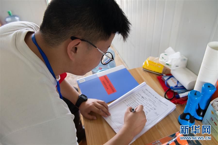 （防汛抗洪&middot;圖文互動）（4）在大堤上成長，為人民守護&mdash;&mdash;洪水中的青年&ldquo;生力軍&rdquo;