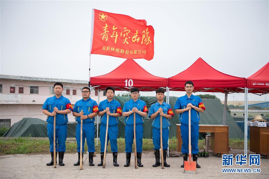 （防汛抗洪&middot;圖文互動）（8）在大堤上成長，為人民守護&mdash;&mdash;洪水中的青年&ldquo;生力軍&rdquo;