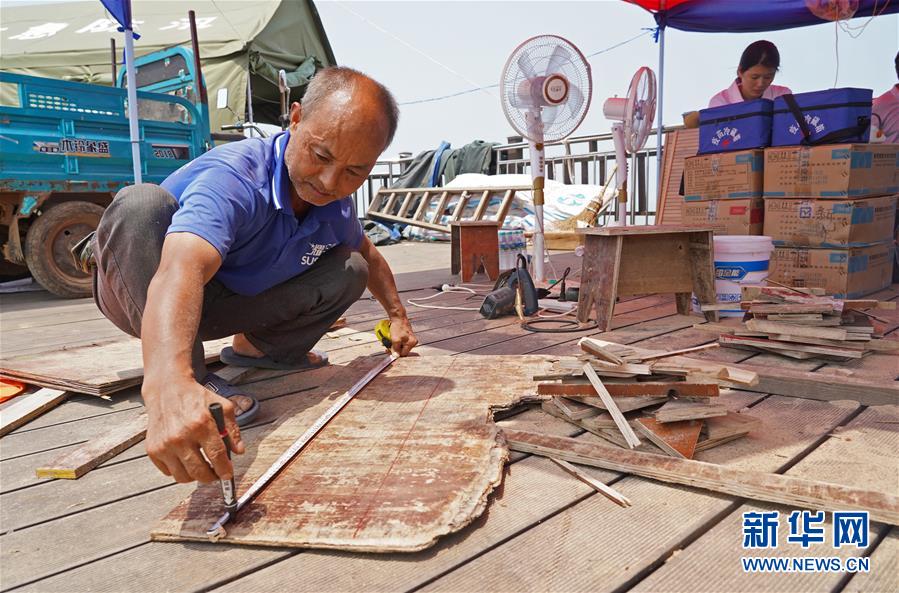 (防汛抗洪·圖文互動)(2)特寫:康山大堤上的脫貧“守堤人”