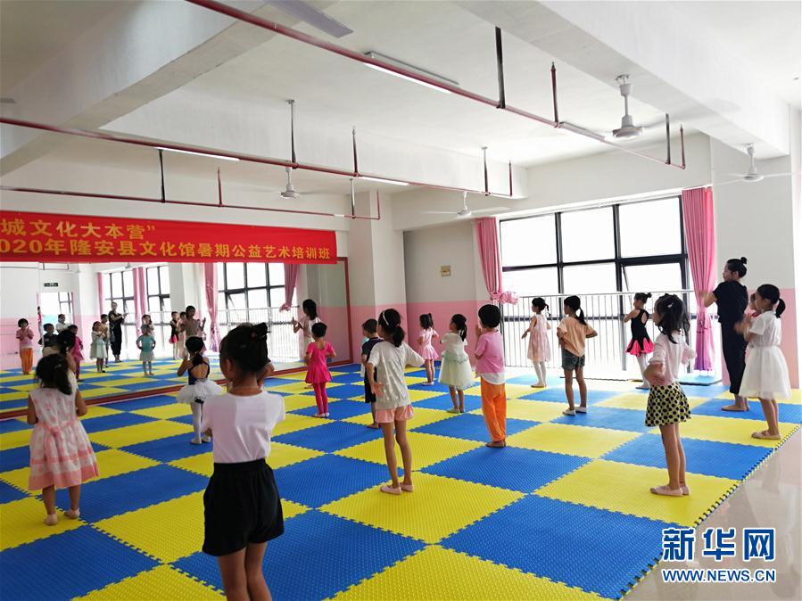 （特別的暑期生活&middot;圖文互動）（2）她們的愿望，在這個(gè)假期實(shí)現(xiàn)&mdash;&mdash;廣西隆安易地扶貧搬遷安置區(qū)暑期見聞