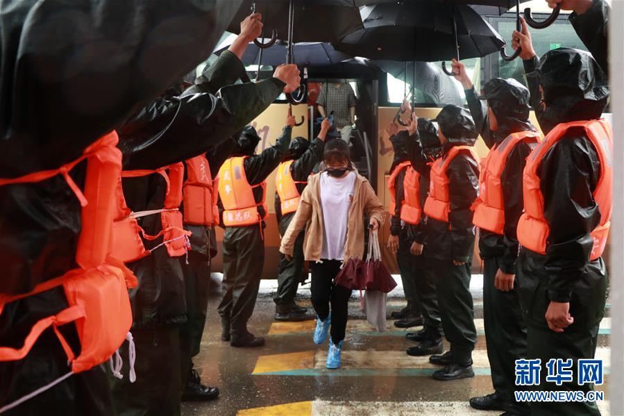 （防汛抗洪&middot;圖文互動）（4）哪里有需要就戰斗在哪里&mdash;&mdash;武警安徽總隊黃山支隊抗洪搶險記事