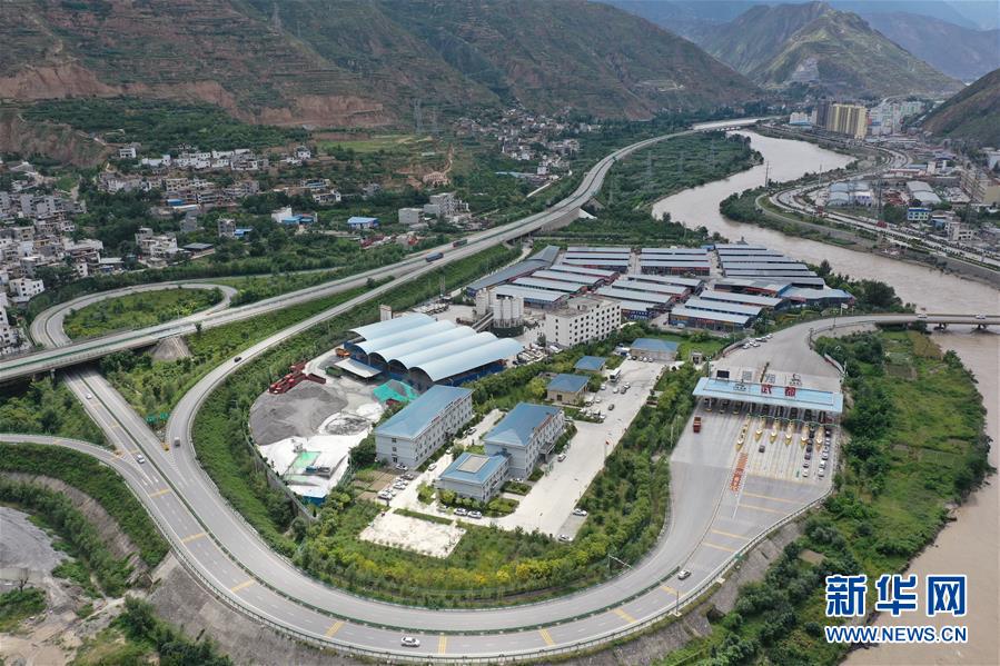 (防汛抗洪)(1)甘肅隴南:因暴洪泥石流災害中斷的高速公路已全部恢復通車