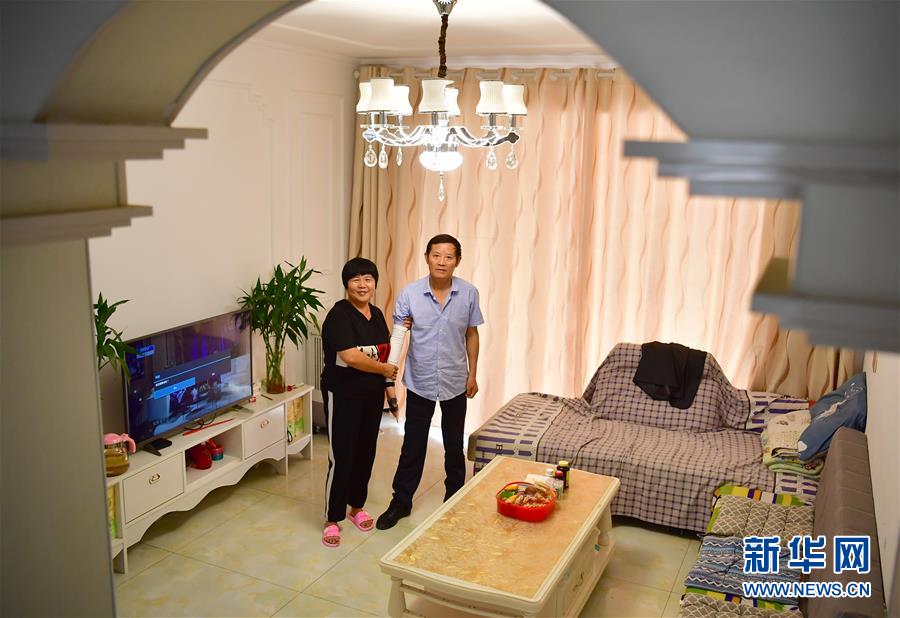 （走向我們的小康生活&middot;圖文互動）（2）&ldquo;樓上過日子，樓下賺票子&rdquo;&mdash;&mdash;來自陜西安康的易地扶貧搬遷一線觀察