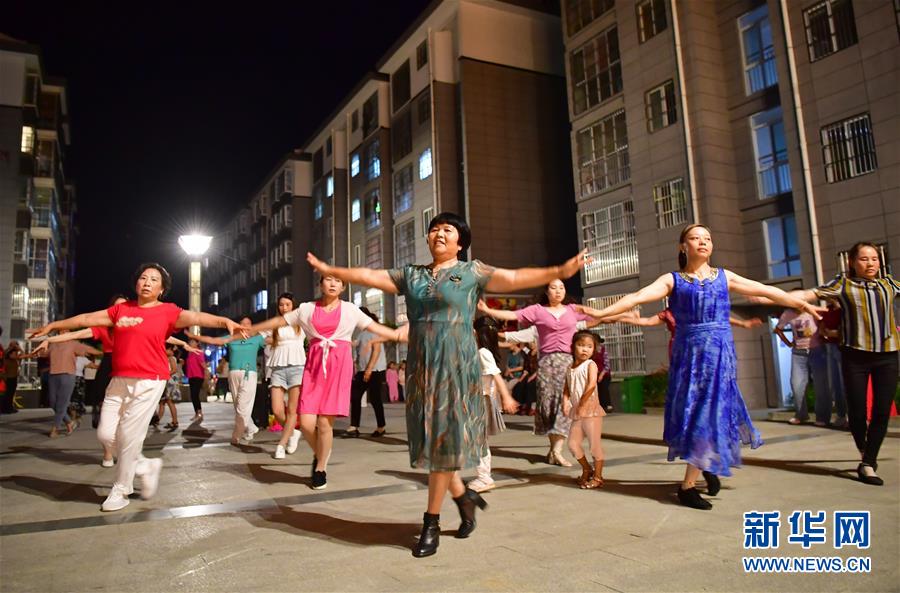 （走向我們的小康生活&middot;圖文互動）（4）&ldquo;樓上過日子，樓下賺票子&rdquo;&mdash;&mdash;來自陜西安康的易地扶貧搬遷一線觀察