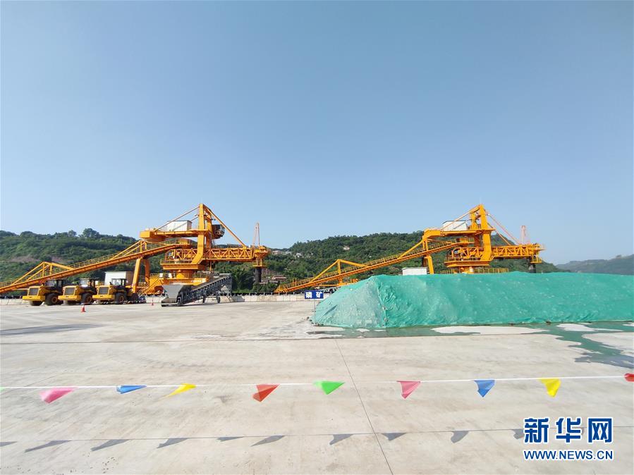 （走向我們的小康生活&middot;決戰(zhàn)決勝脫貧攻堅(jiān)&middot;圖文互動）（3）&ldquo;萬里長江第一港&rdquo;的新藍(lán)圖