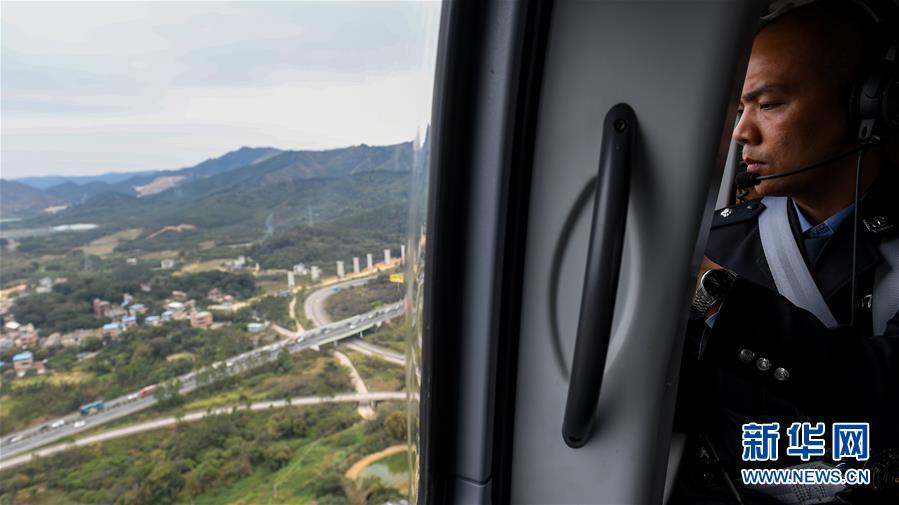 （深圳特區40年&middot;圖文互動）（2）&ldquo;智&rdquo;行千里&mdash;&mdash;特大城市交通治理的深圳樣板