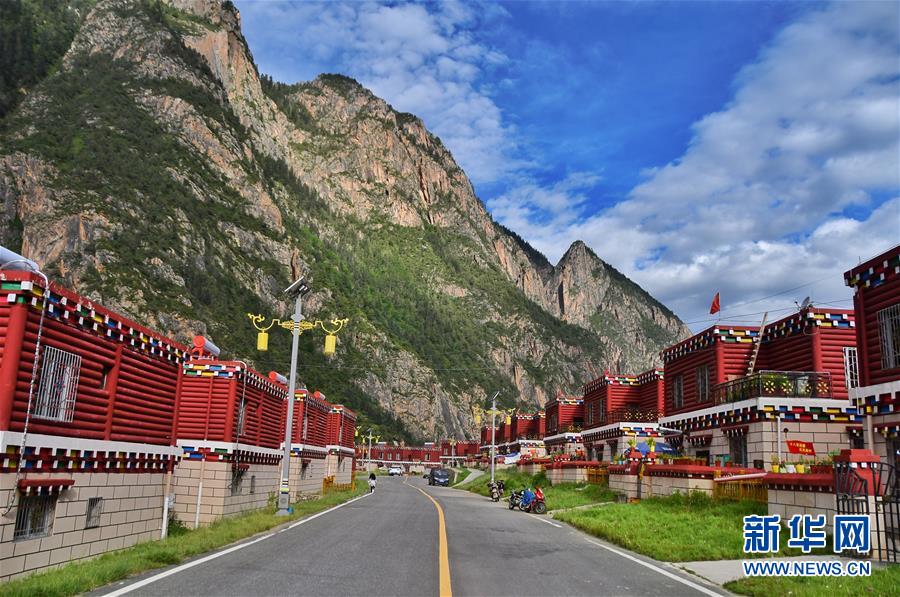 （新華全媒頭條&middot;圖文互動）（1）命運的轉折&mdash;&mdash;寫在四川甘孜藏族自治州建州70年之際