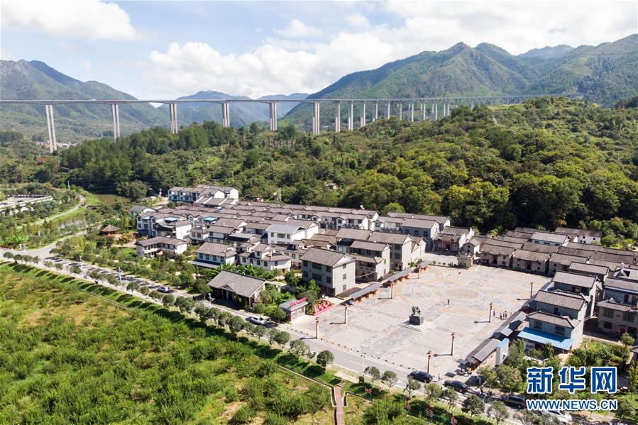 （習近平的小康故事&middot;新華網&middot;圖文互動）（3）&ldquo;真正解決好基層群眾看病難、看病貴問題&rdquo;&mdash;&mdash;習近平和群眾健康的故事