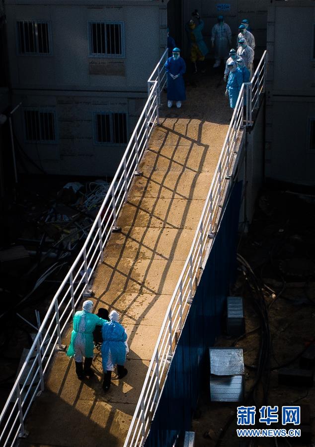 （新華全媒頭條&middot;圖文互動(dòng)）（15）偉大旗幟引領(lǐng)歷史巨變&mdash;&mdash;習(xí)近平新時(shí)代中國(guó)特色社會(huì)主義思想指引&ldquo;十三五&rdquo;經(jīng)濟(jì)社會(huì)發(fā)展述評(píng)