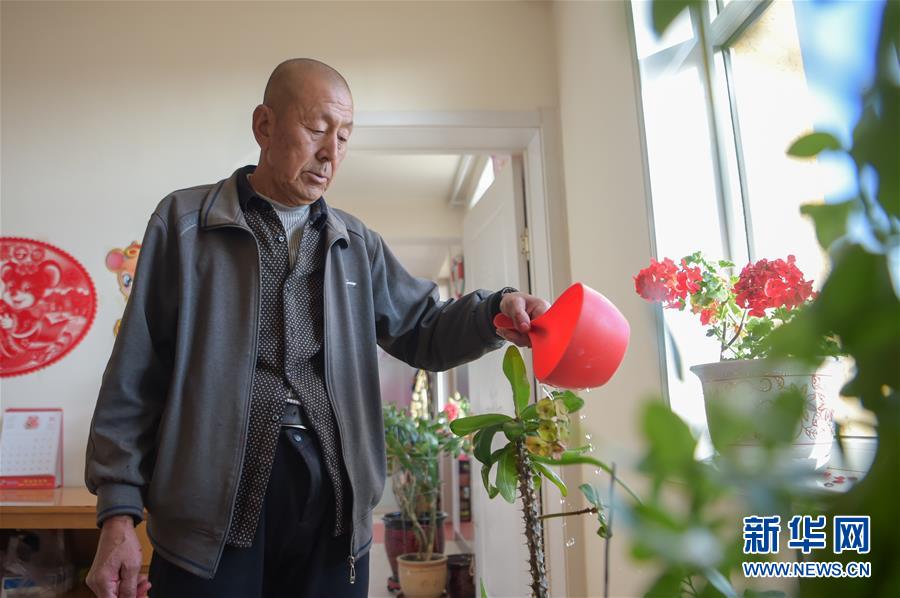 （全面建成小康社會(huì)&ldquo;百城千縣萬村調(diào)研行&rdquo;&middot;圖文互動(dòng)）（1）&ldquo;麻煩村&rdquo;變形記&mdash;&mdash;內(nèi)蒙古白青堯村的多彩生活