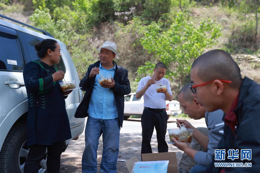 （代表委員履職）（9）全國人大代表吉克石烏：創建&ldquo;四好&rdquo;挑起脫貧大梁