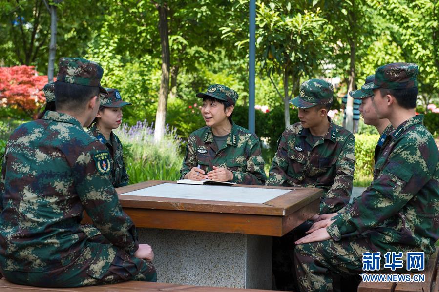 （代表委員履職&middot;圖文互動(dòng)）全國(guó)政協(xié)委員王雪梅：讓更多年輕人了解部隊(duì) 熱愛(ài)軍旅文化