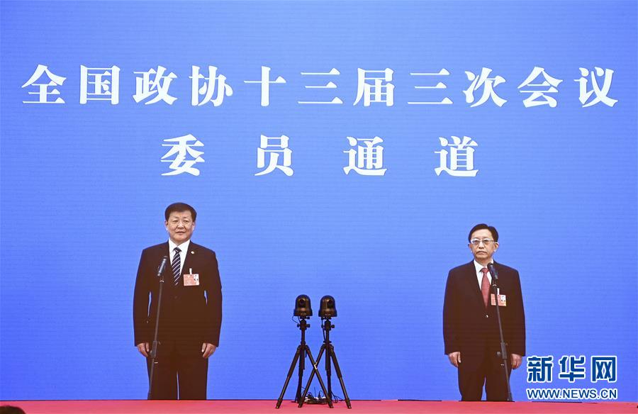 （兩會&middot;XHDW）（12）接受采訪