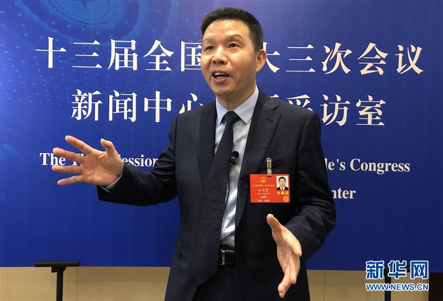 （兩會&middot;熱點畫報）（8）代表委員建言統(tǒng)籌做好經(jīng)濟社會發(fā)展工作