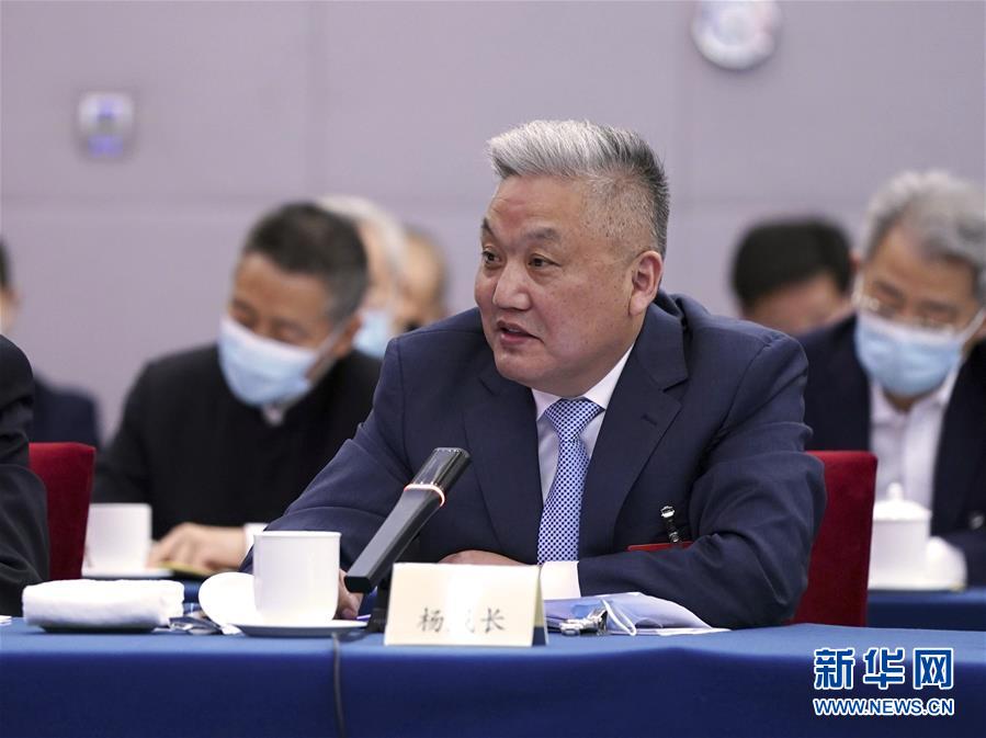 （兩會&middot;熱點(diǎn)畫報）（10）代表委員建言統(tǒng)籌做好經(jīng)濟(jì)社會發(fā)展工作