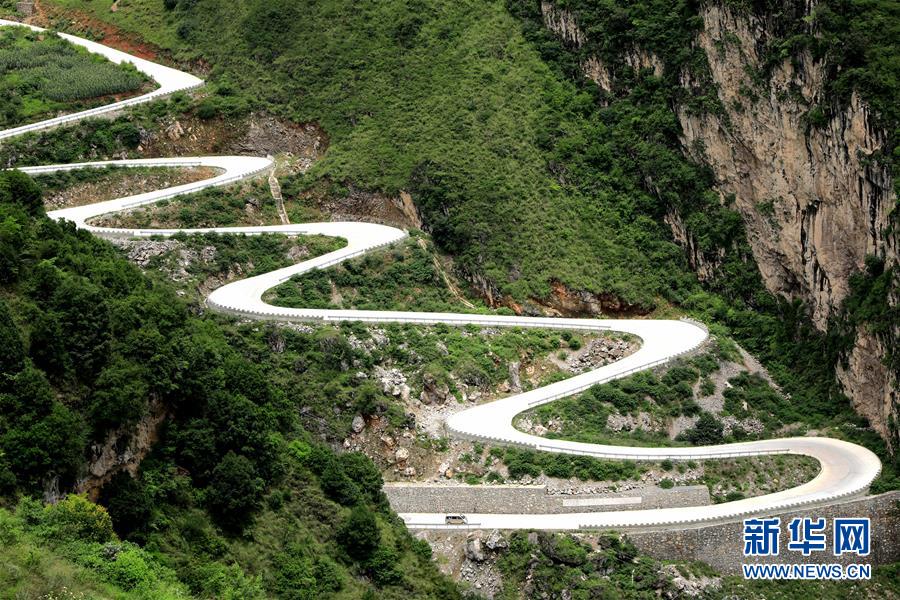 (在習近平新時代中國特色社會主義思想指引下——新時代新作為新篇章·總書記關心的百姓身邊事·圖文互動)(2)“四好農村路”:通向幸福,通向遠方