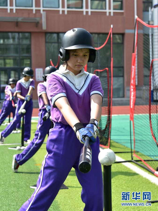 （體育&middot;圖文互動）（3）（在習近平新時代中國特色社會主義思想指引下&mdash;&mdash;新時代新作為新篇章&middot;總書記關心的百姓身邊事）奔跑吧，少年！&mdash;&mdash;體育讓孩子們插上強壯的翅膀（配本社同題文字稿）