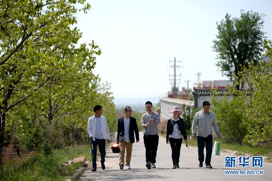 （在習近平新時代中國特色社會主義思想指引下&mdash;&mdash;新時代新作為新篇章&middot;總書記關心的百姓身邊事&middot;圖文互動）（5）&ldquo;農&rdquo;字頭照樣&ldquo;大&rdquo;作為&mdash;&mdash;豐收時節(jié)看涉農高校人才在希望的田野