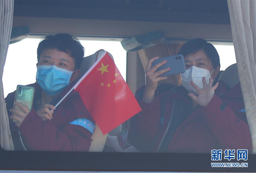 （在習(xí)近平新時(shí)代中國特色社會(huì)主義思想指引下&mdash;&mdash;新時(shí)代新作為新篇章&middot;習(xí)近平總書記關(guān)切事&middot;圖文互動(dòng)）（3）給你最溫暖的擁抱&mdash;&mdash;保護(hù)關(guān)心愛護(hù)抗疫一線醫(yī)務(wù)人員在行動(dòng)