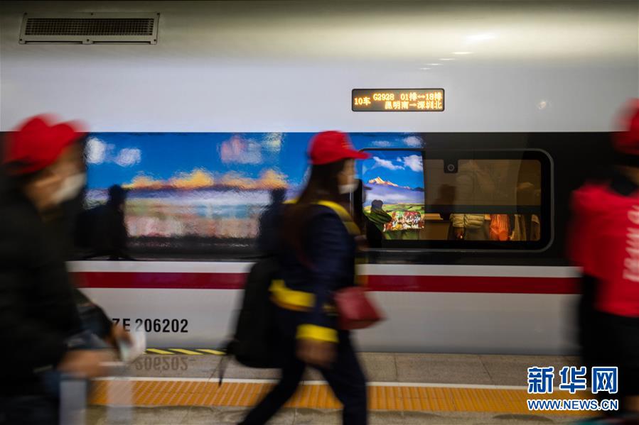 （在習近平新時代中國特色社會主義思想指引下&mdash;&mdash;新時代新作為新篇章&middot;習近平總書記關切事&middot;圖文互動）（2）讓貧困勞動力端穩就業的&ldquo;飯碗&rdquo;&mdash;&mdash;各地就業扶貧不松勁鞏固脫貧成果