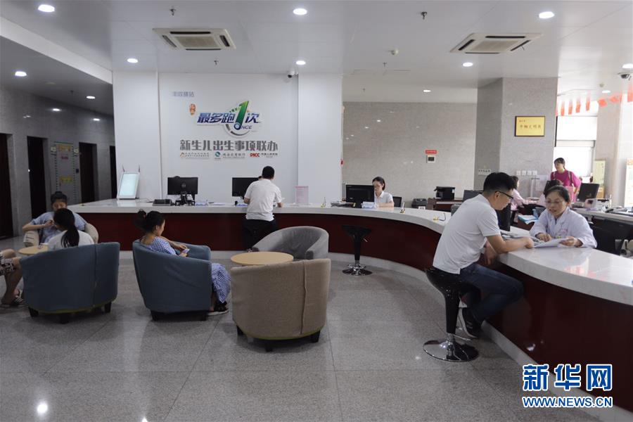 （新華全媒頭條&middot;總書記推動的改革身邊事&middot;行政體制改革篇&middot;圖文互動）（14）特寫：追問&ldquo;一件事&rdquo;