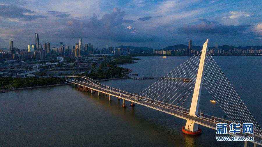 （在習近平新時代中國特色社會主義思想指引下&mdash;&mdash;新時代新作為新篇章&middot;習近平總書記關切事&middot;圖文互動）（1）我家大門常打開&mdash;&mdash;經濟特區全方位對外開放故事