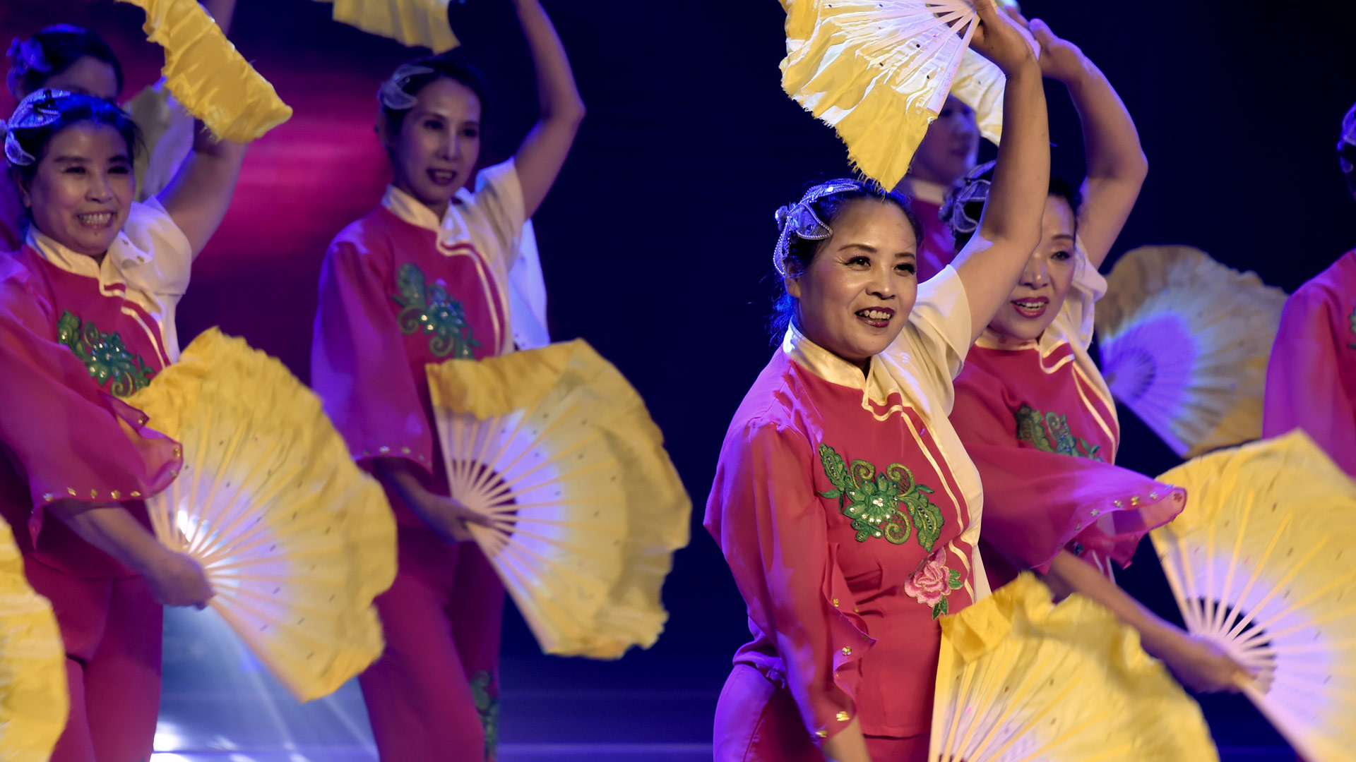 北京：社區(qū)里的&ldquo;紅舞臺(tái)&rdquo;