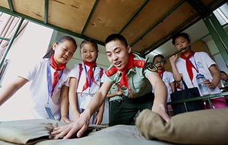 走進警營迎&ldquo;八一&rdquo;