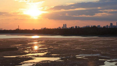 哈爾濱現&ldquo;半江流水半江冰&rdquo;