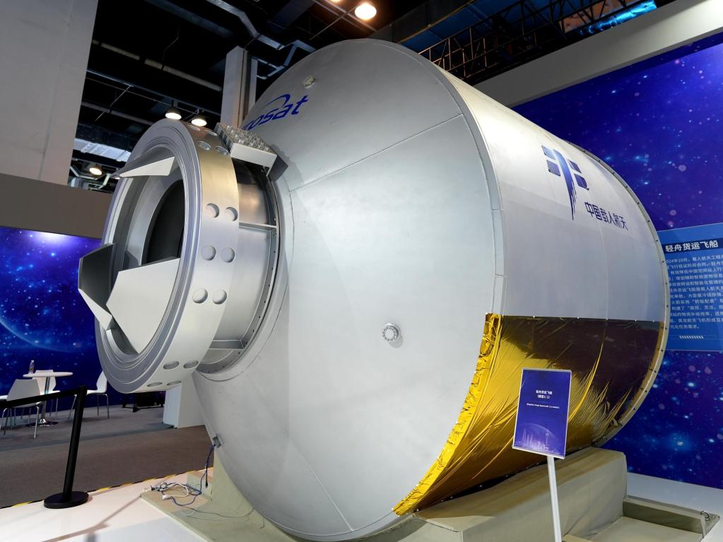 輕舟貨運飛船首亮相