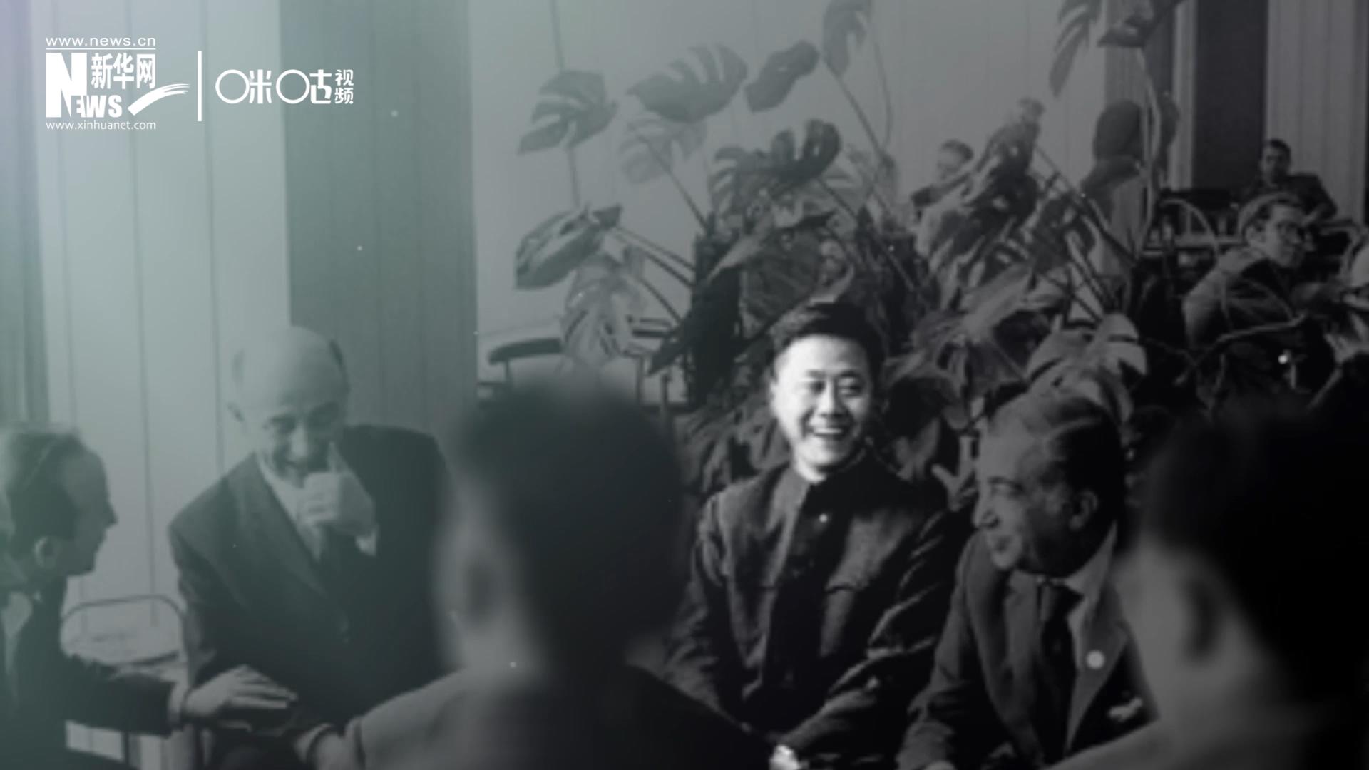 照片里的這個人是高梁，原新華社國際部記者。原本作為代表團隨行記者的他接到通知，由他帶領一支先遣小組先行去紐約。