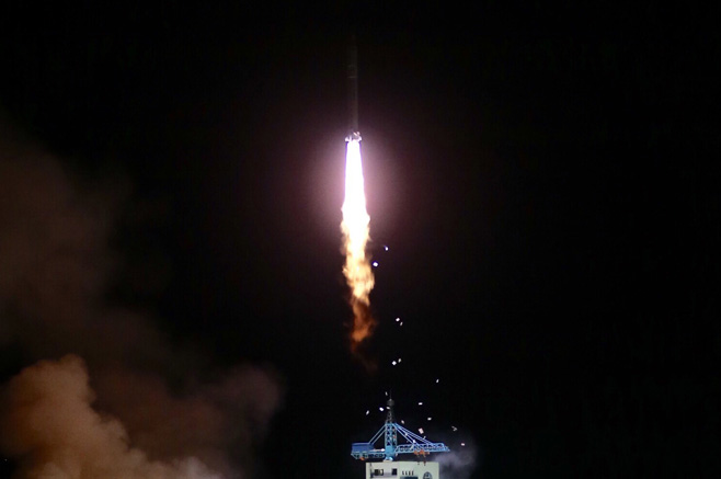 4月6日，搭載實踐十號衛星的長征二號丁運載火箭升空。