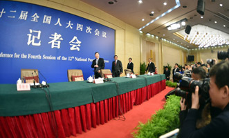 尚福林、劉士余、項(xiàng)俊波等步入會(huì)場(chǎng)