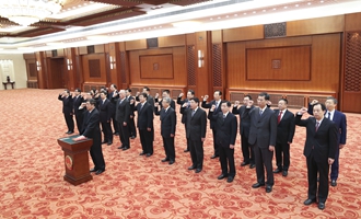 部長(zhǎng)、委員會(huì)主任、央行行長(zhǎng)、審計(jì)長(zhǎng)進(jìn)行憲法宣誓